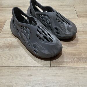 Yeezy Gray Foam Runners Size 9 Men